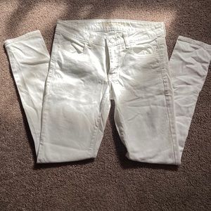 American Eagle skinny jeans. White. Jeggings super stretch. Size 6
